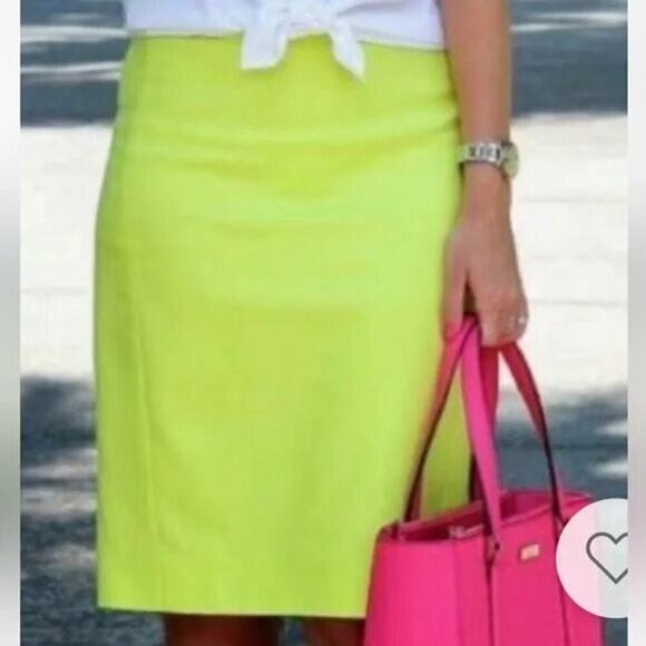 Halogen chartreuse Green Pencil Skirt Size 4 Mid Rise Vibrant Preppy Feminine - Picture 1 of 4